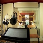 Kleiner Studioraum mit Blick zum Regieraum