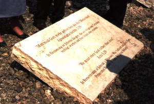 Gedenkstein an die Opfergruppe der Zeugen Jehovas 